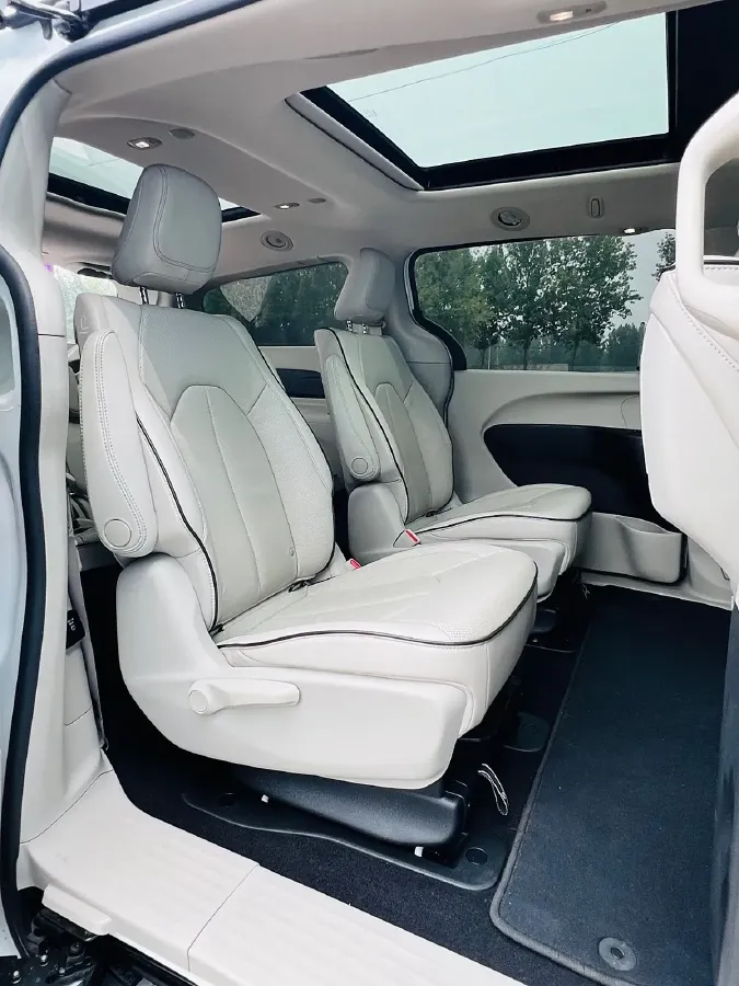 2018 Chrysler Pacifica 3.6L 245HP V6 E-CVT PHEV 16KWH,autocango,china used car exporter,china ev exporter,chinese used car exporter,chinese used ev exporter