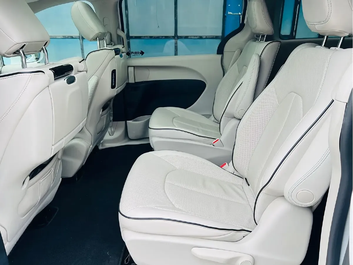 2018 Chrysler Pacifica 3.6L 245HP V6 E-CVT PHEV 16KWH,autocango,china used car exporter,china ev exporter,chinese used car exporter,chinese used ev exporter