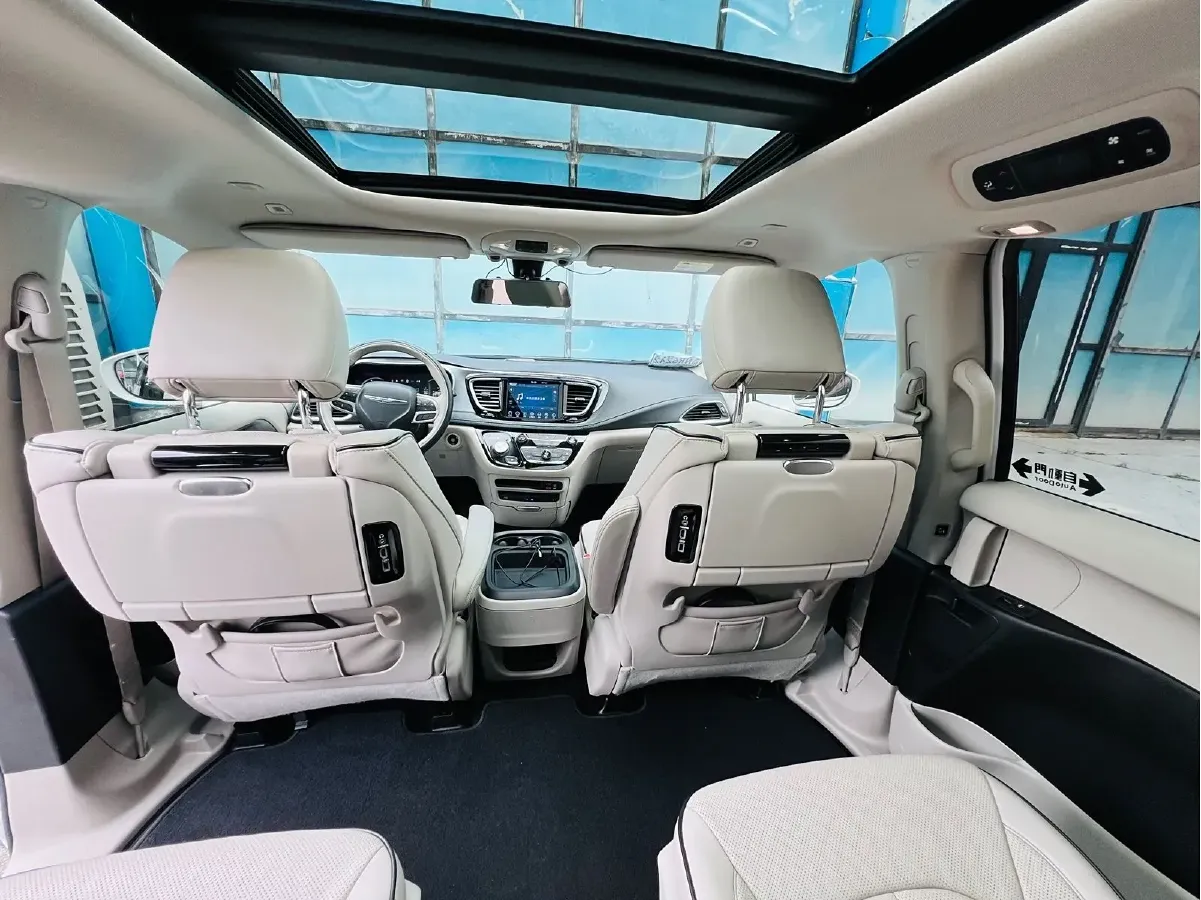 2018 Chrysler Pacifica 3.6L 245HP V6 E-CVT PHEV 16KWH,autocango,china used car exporter,china ev exporter,chinese used car exporter,chinese used ev exporter