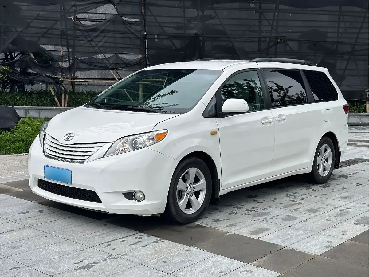 2015 Toyota Sienna 3.5L 269HP V6 6AT