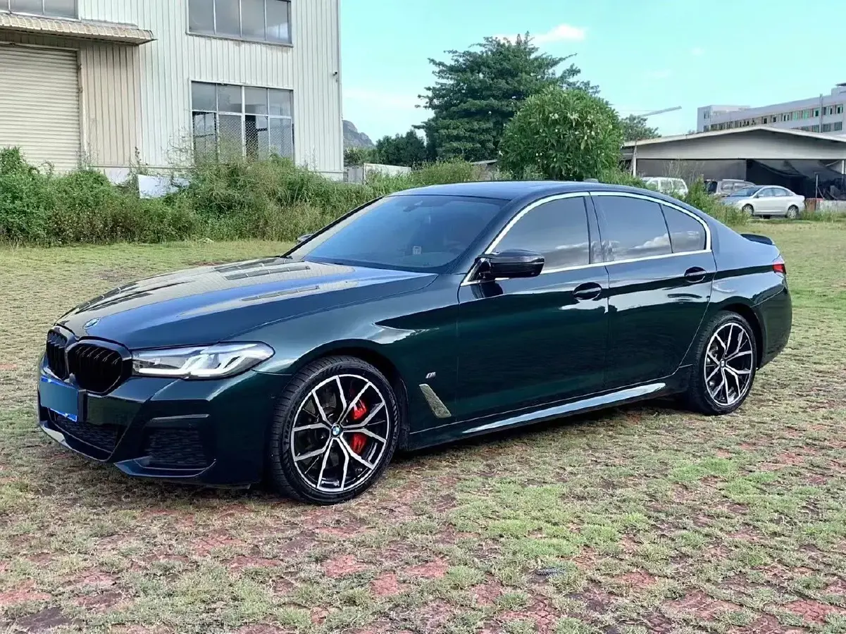 2021 BMW 5 Series 3.0T 340HP L6 8AT