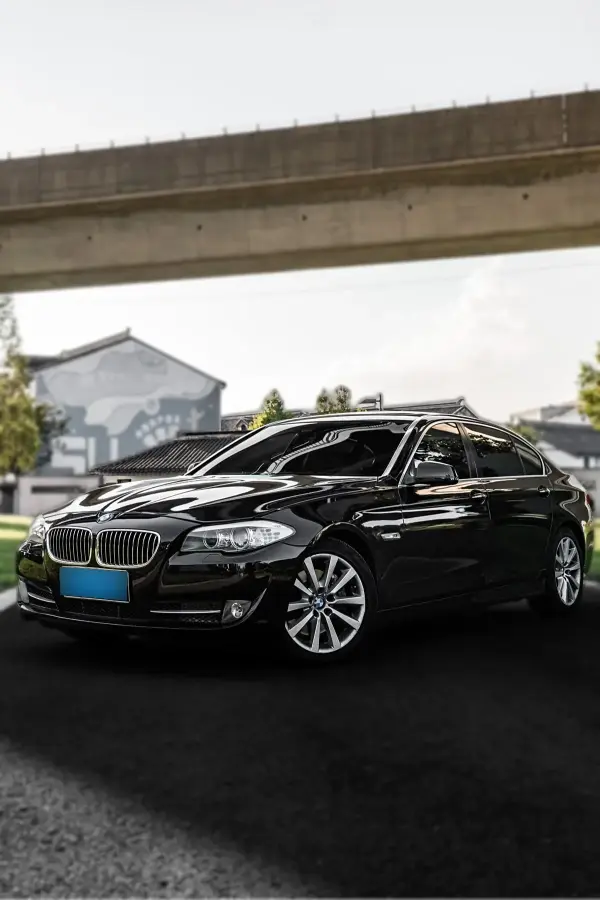 2012 BMW 5 Series 3.0T 306HP L6 8AT