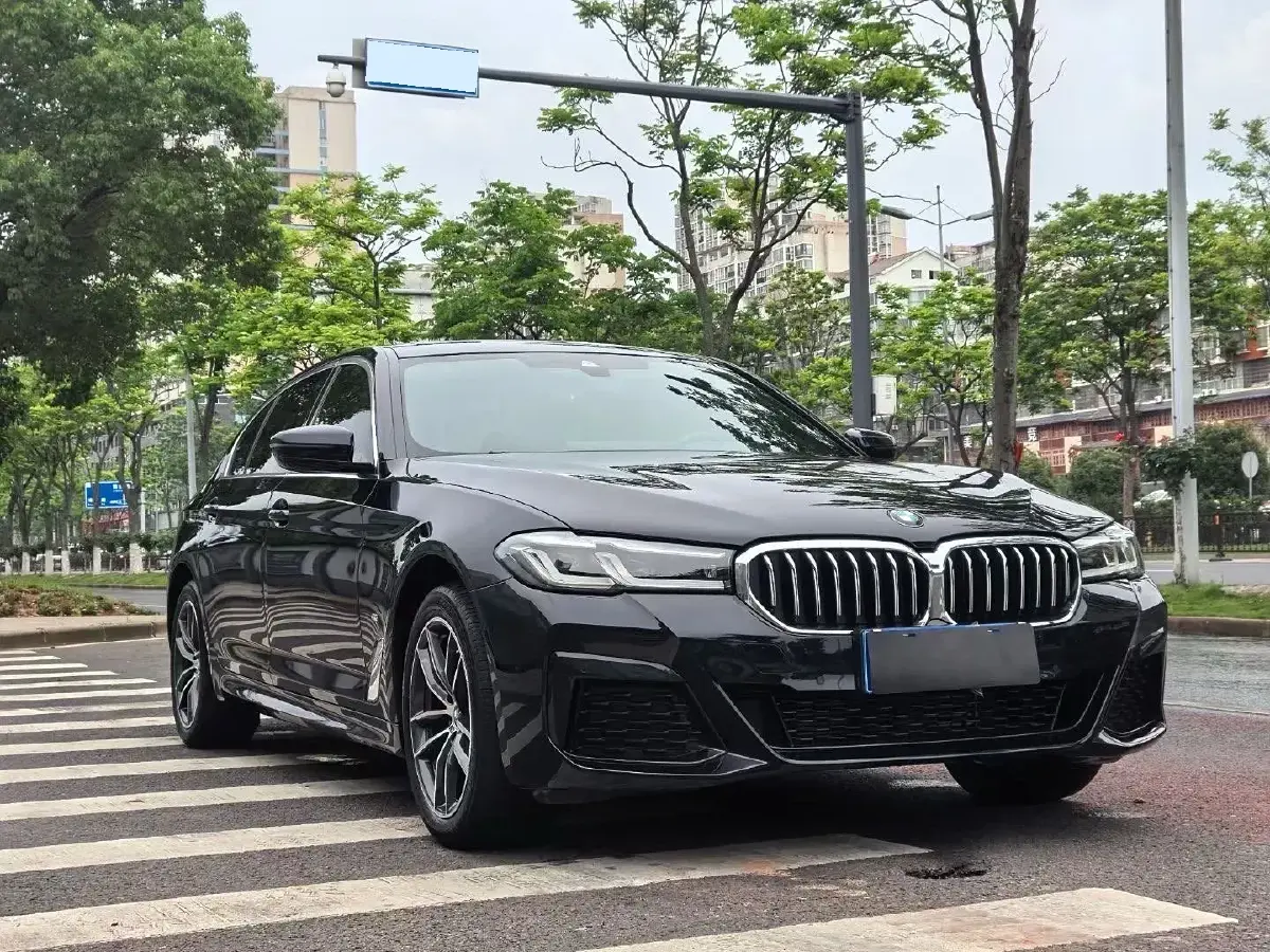 2022 BMW 5 Series 2.0T 184HP L4 8AT