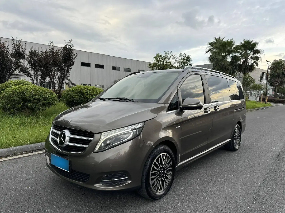 2017 Mercedes-Benz V Class 2.0T 211HP L4 7AT