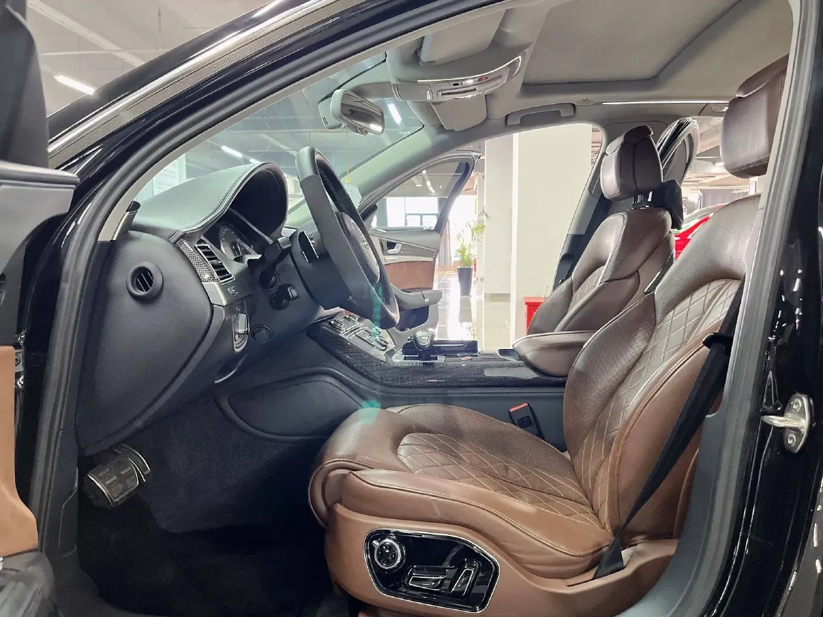 2014 Audi S8 4.0T 520HP V8 8AT,autocango,china used car exporter,china ev exporter,chinese used car exporter,chinese used ev exporter