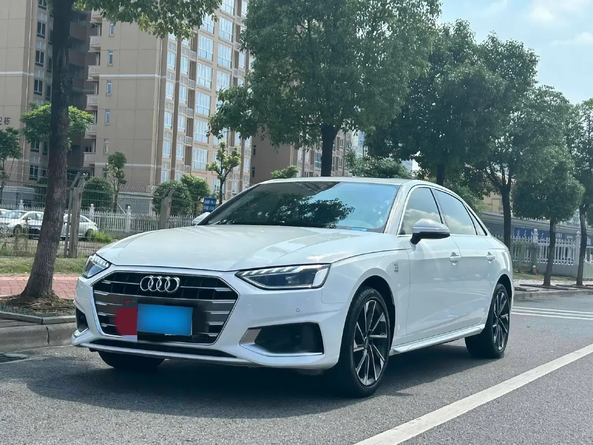 2022 Audi A4L 2.0T 190HP L4 7DCT