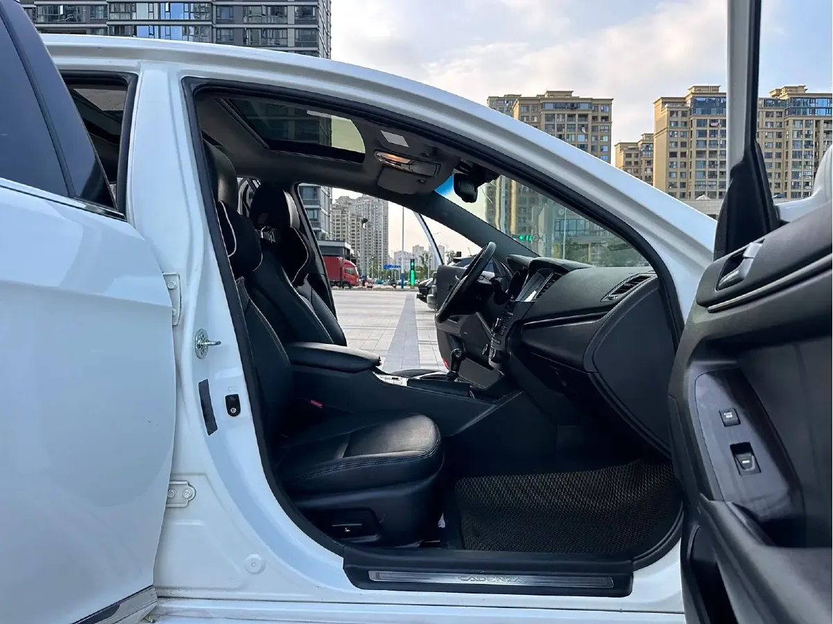 2012 Kia Cadenza 2.4L 180HP L4 6AT,autocango,china used car exporter,china ev exporter,chinese used car exporter,chinese used ev exporter