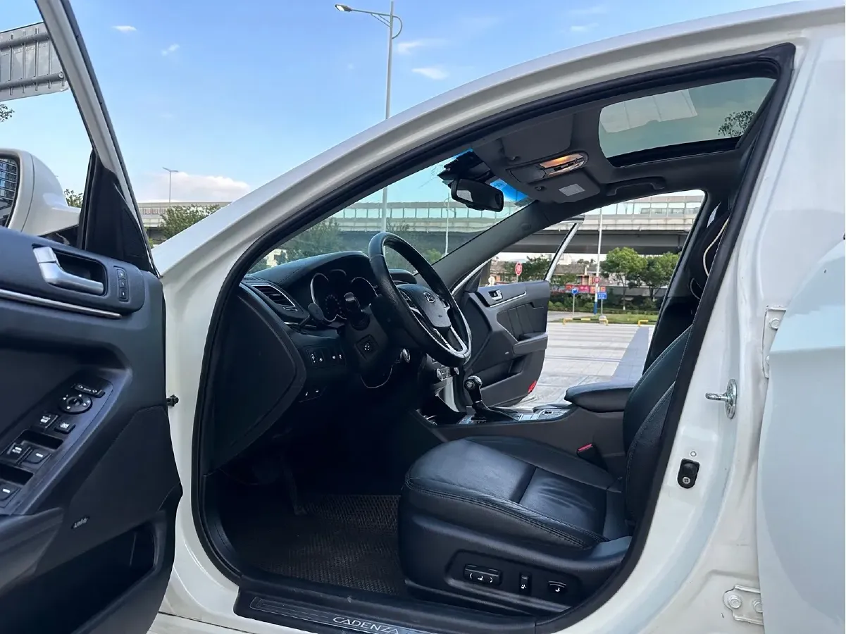 2012 Kia Cadenza 2.4L 180HP L4 6AT,autocango,china used car exporter,china ev exporter,chinese used car exporter,chinese used ev exporter
