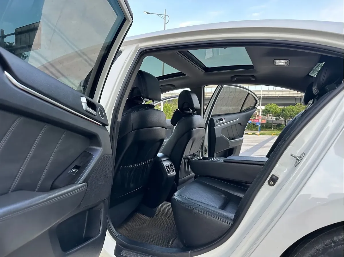 2012 Kia Cadenza 2.4L 180HP L4 6AT,autocango,china used car exporter,china ev exporter,chinese used car exporter,chinese used ev exporter