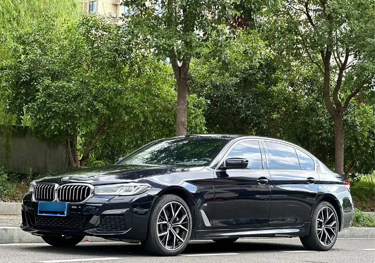 2022 BMW 5 Series 2.0T 252HP L4 8AT