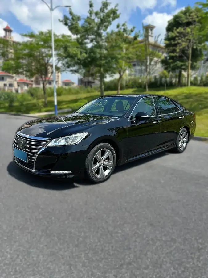 2015 Toyota Crown 2.5L 193HP V6 6AT