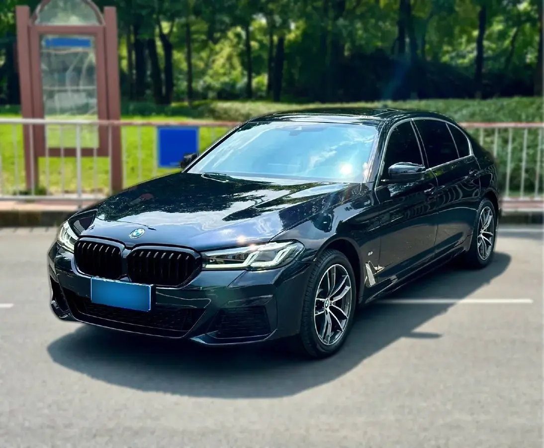 2022 BMW 5 Series 2.0T 184HP L4 8AT