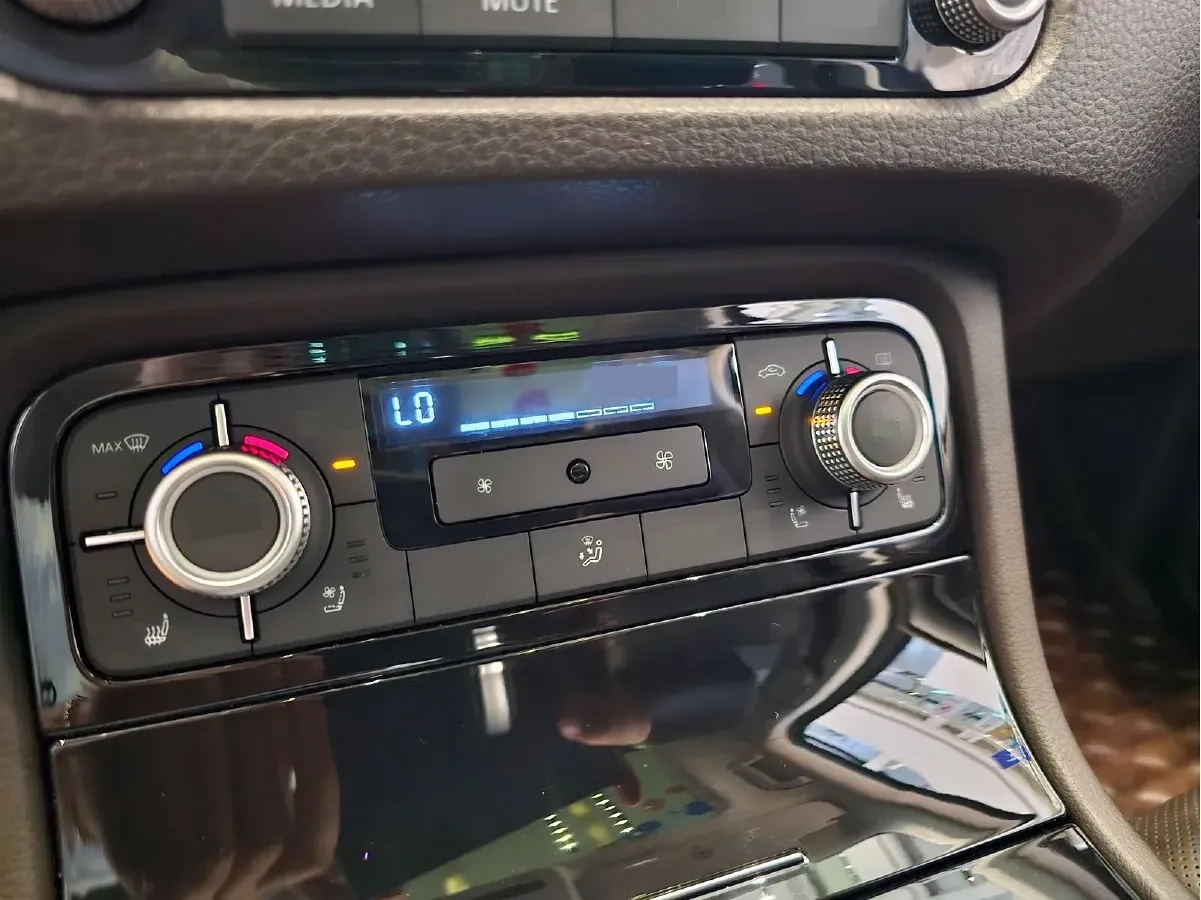 2017 Volkswagen Touareg 3.0T 320HP V6 8AT,autocango,china used car exporter,china ev exporter,chinese used car exporter,chinese used ev exporter