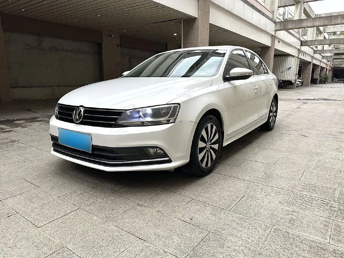 2018 Volkswagen Sagitar 1.2T 110HP L4 7DCT