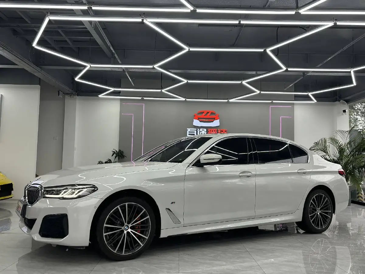 2021 BMW 5 Series 2.0T 252HP L4 8AT
