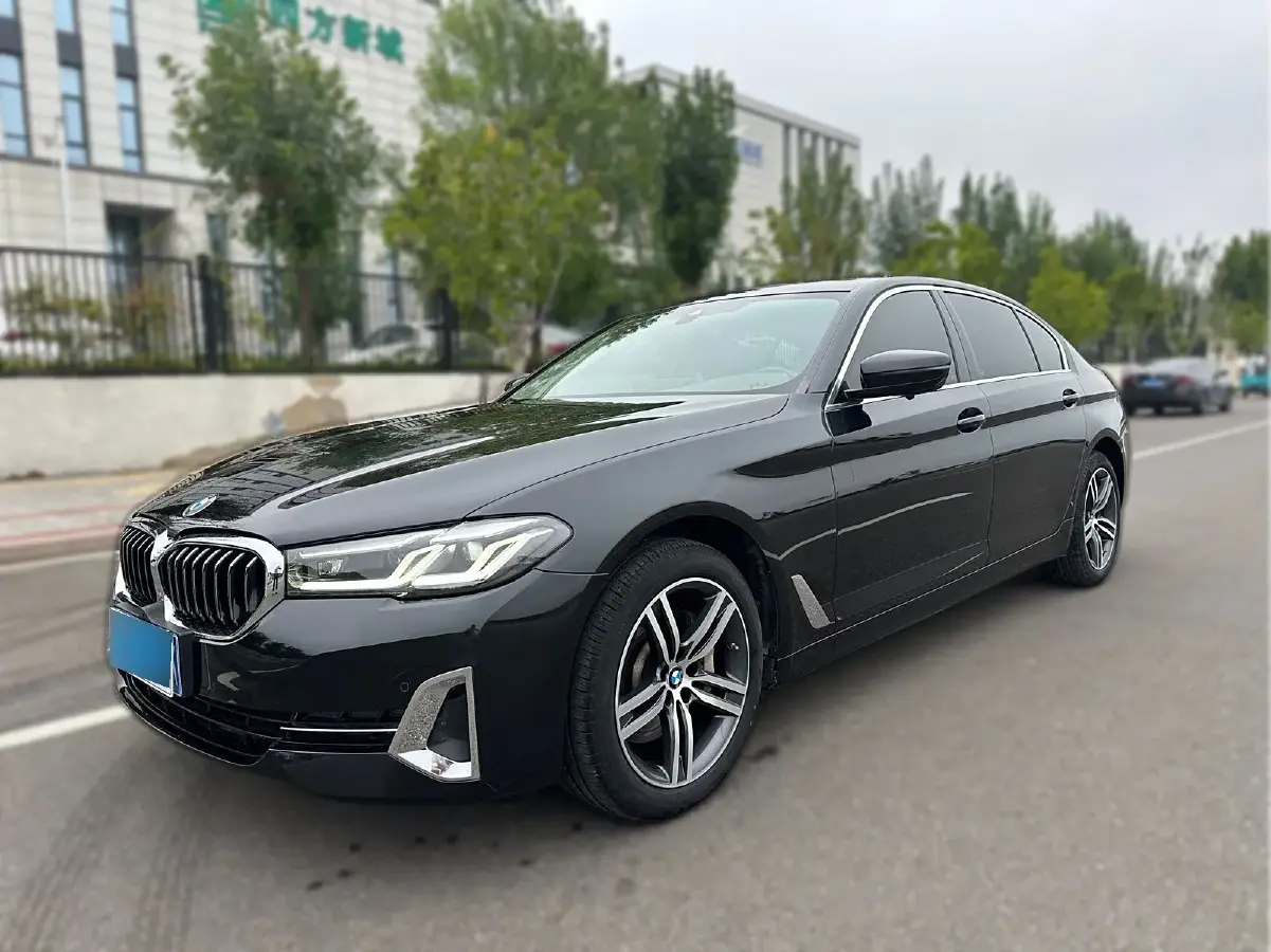 2022 BMW 5 Series 2.0T 252HP L4 8AT