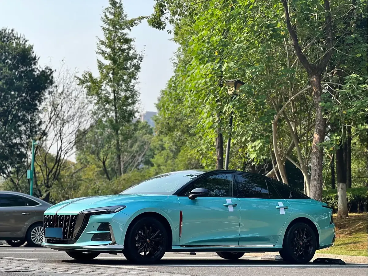 2023 HongQi H6 2.0T 252HP L4 8AT