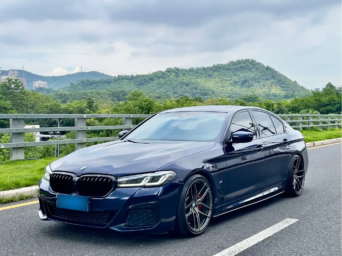 2021 BMW 5 Series 3.0T 340HP L6 8AT