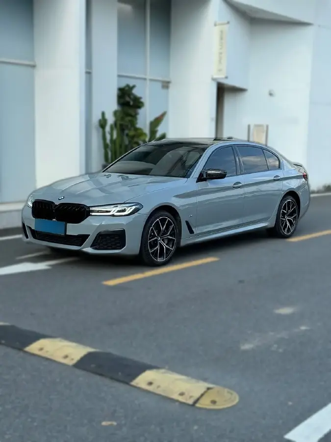 2022 BMW 5 Series 2.0T 252HP L4 8AT