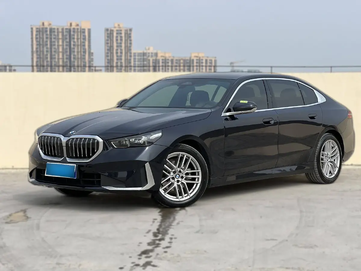 2024 BMW 5 Series 2.0T 190HP L4 8AT