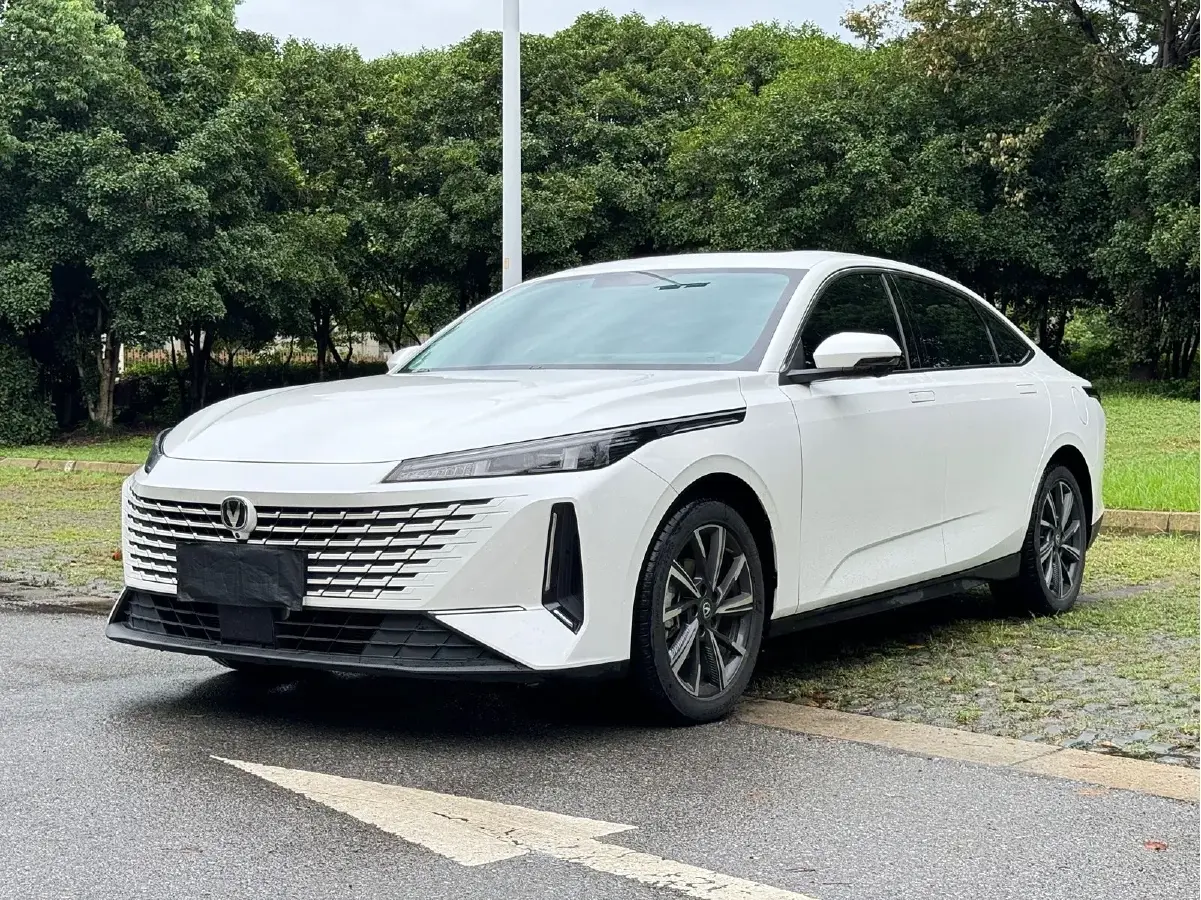 2023 ChangAn Lamore 1.5T 170HP L4 7DCT