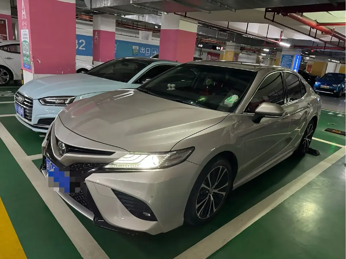 2019 Toyota Camry 2.5L 209HP L4 8AT
