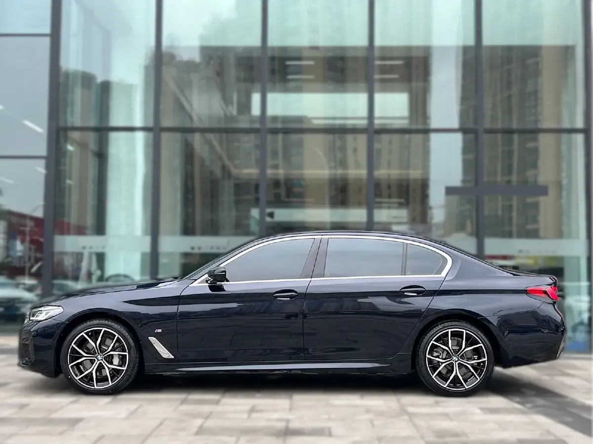 2022 BMW 5 Series 2.0T 252HP L4 8AT