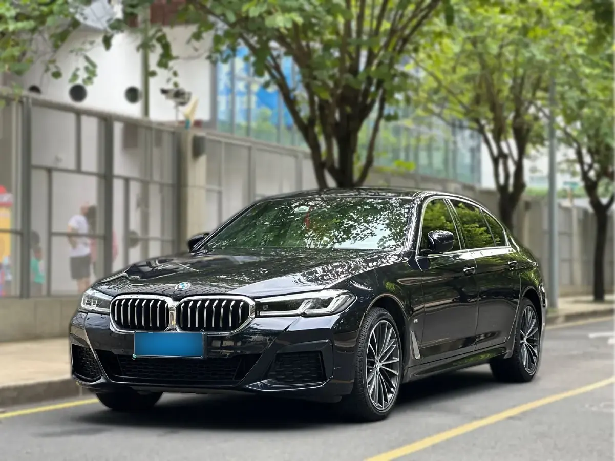 2022 BMW 5 Series 2.0T 252HP L4 8AT