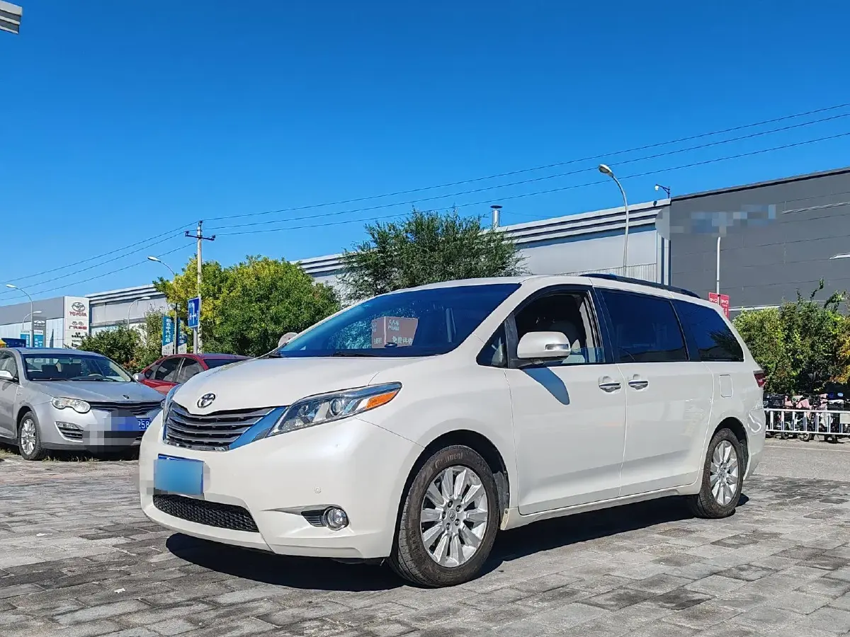 2015 Toyota Sienna 3.5L 269HP V6 6AT