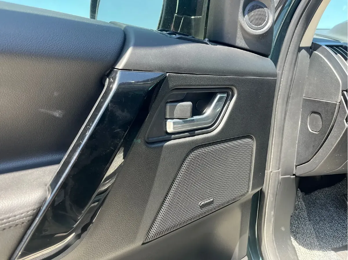 2015 Land Rover Freelander 2 2.0T 240HP L4 6AT,autocango,china used car exporter,china ev exporter,chinese used car exporter,chinese used ev exporter