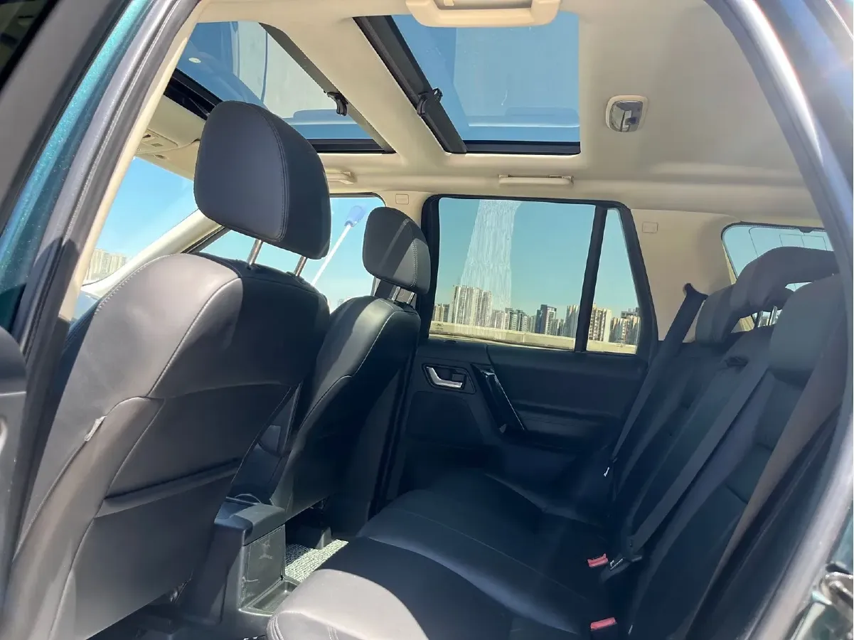 2015 Land Rover Freelander 2 2.0T 240HP L4 6AT,autocango,china used car exporter,china ev exporter,chinese used car exporter,chinese used ev exporter