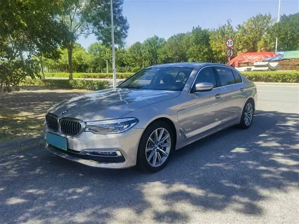 2019 BMW 5 Series 2.0T 184HP L4 8AT PHEV 13KWH