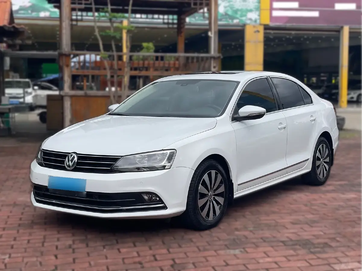 2015 Volkswagen Sagitar 1.4T 131HP L4 7DCT