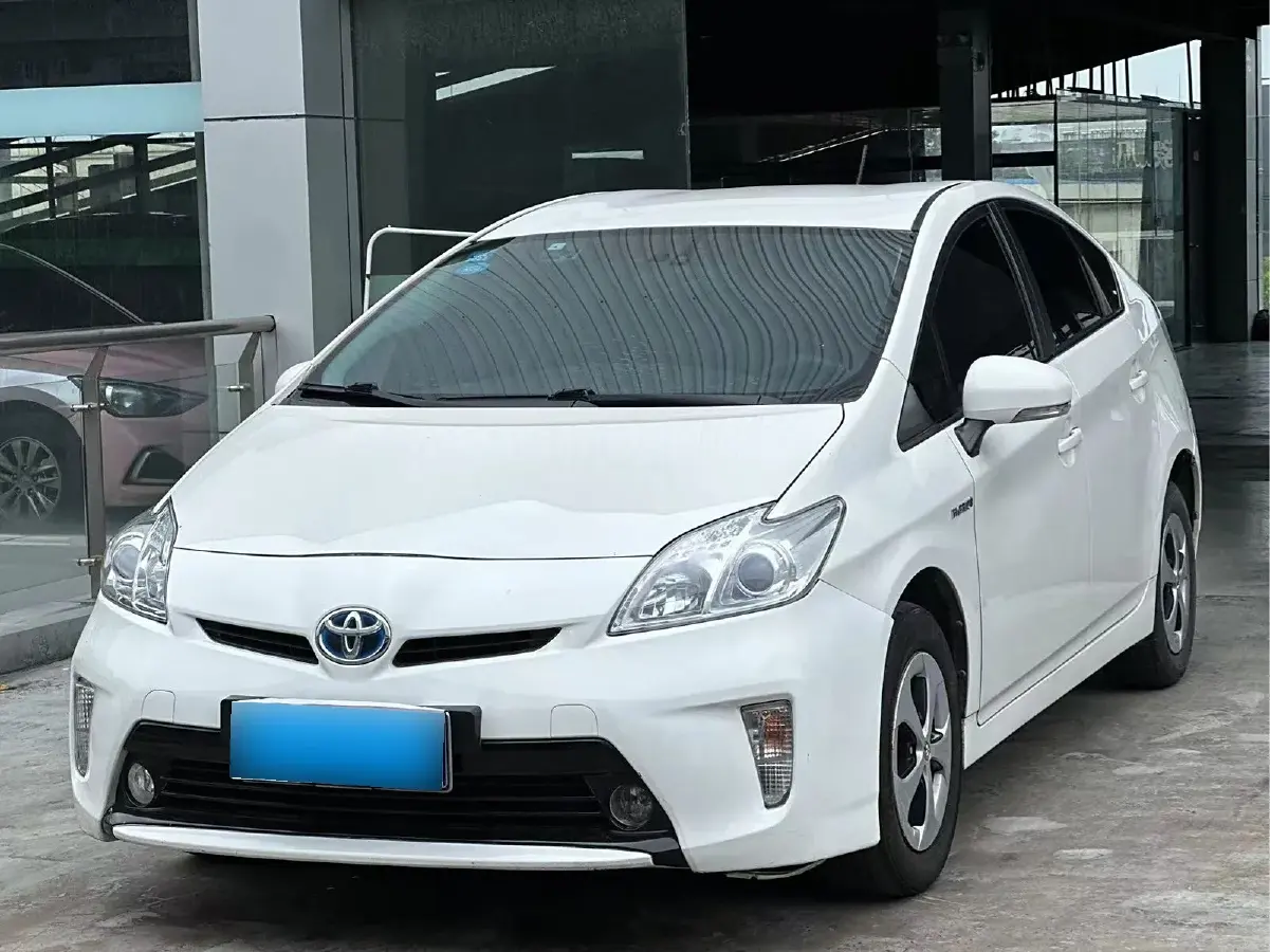 2012 Toyota Prius 1.8L 99HP L4 E-CVT Hybrid