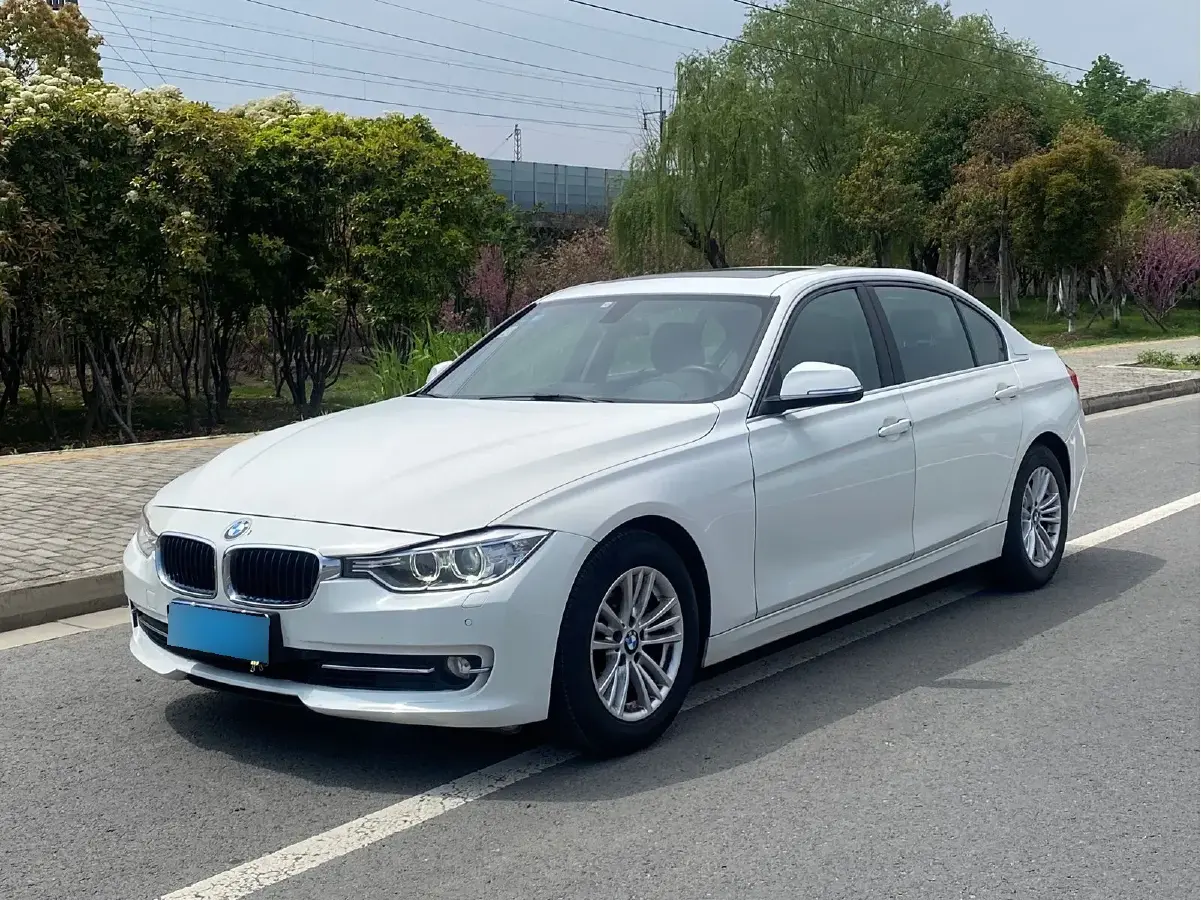 2014 BMW 3 Series 2.0T 184HP L4 8AT