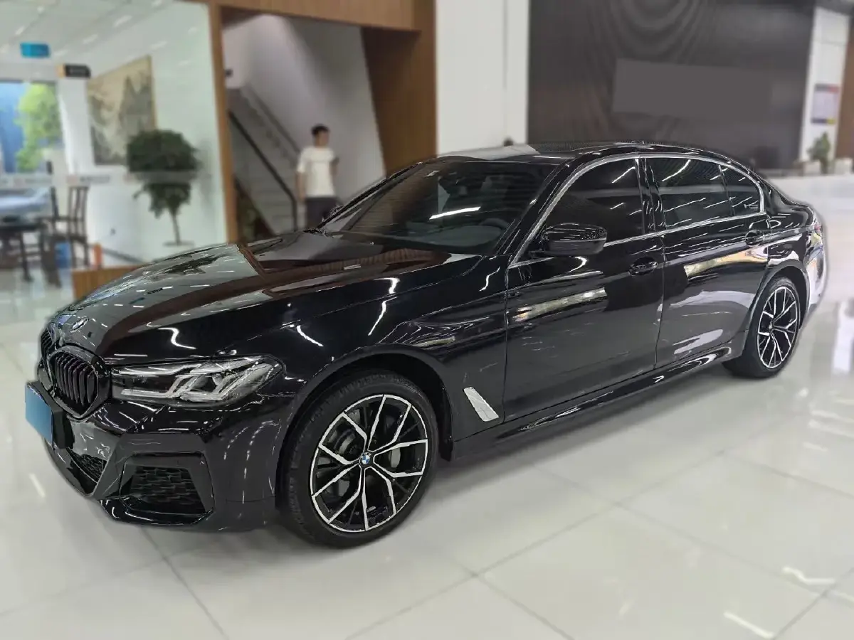 2022 BMW 5 Series 2.0T 252HP L4 8AT