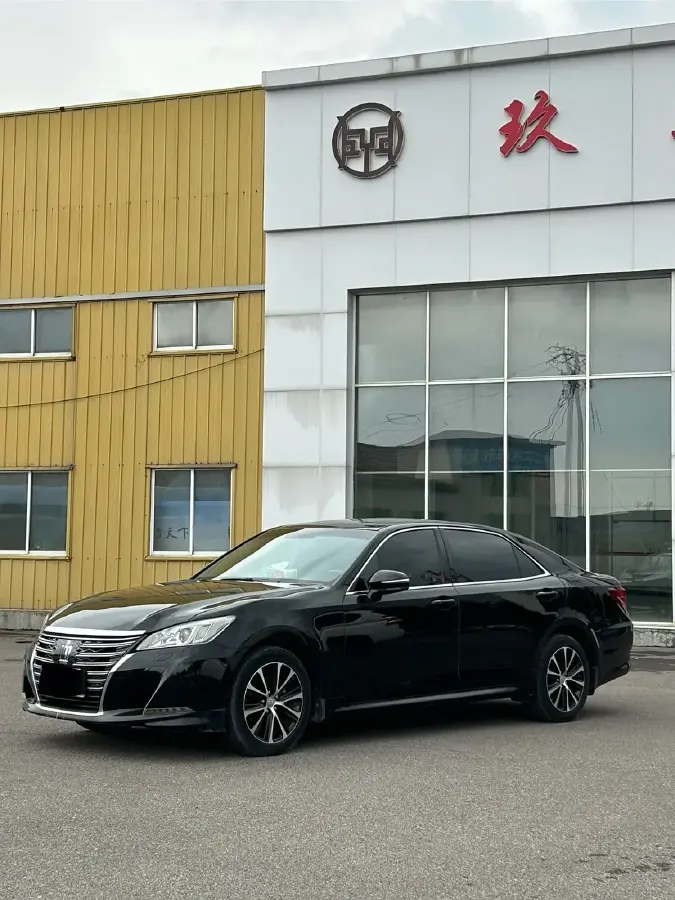 2018 Toyota Crown 2.0T 235HP L4 8AT