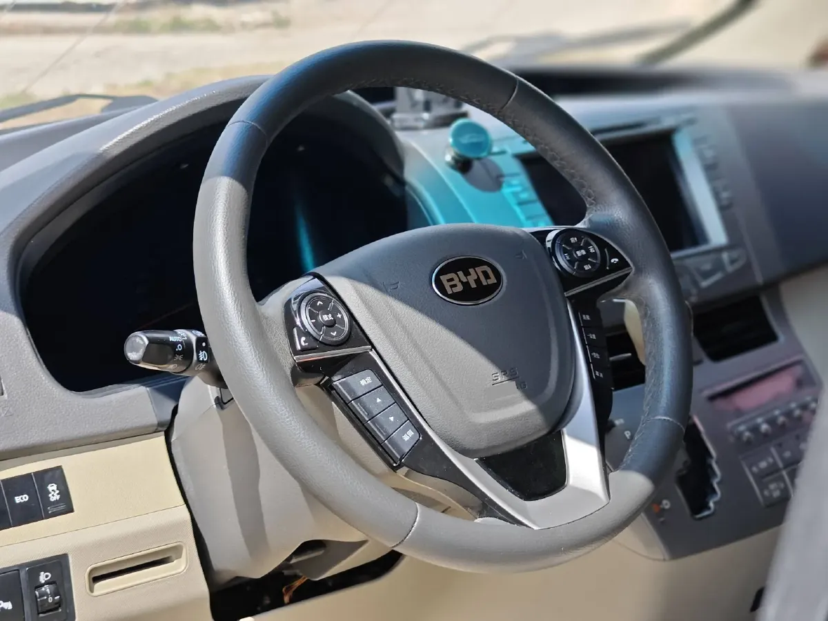 2015 BYD M6 2.4L 167HP L4 6DCT,autocango,china used car exporter,china ev exporter,chinese used car exporter,chinese used ev exporter