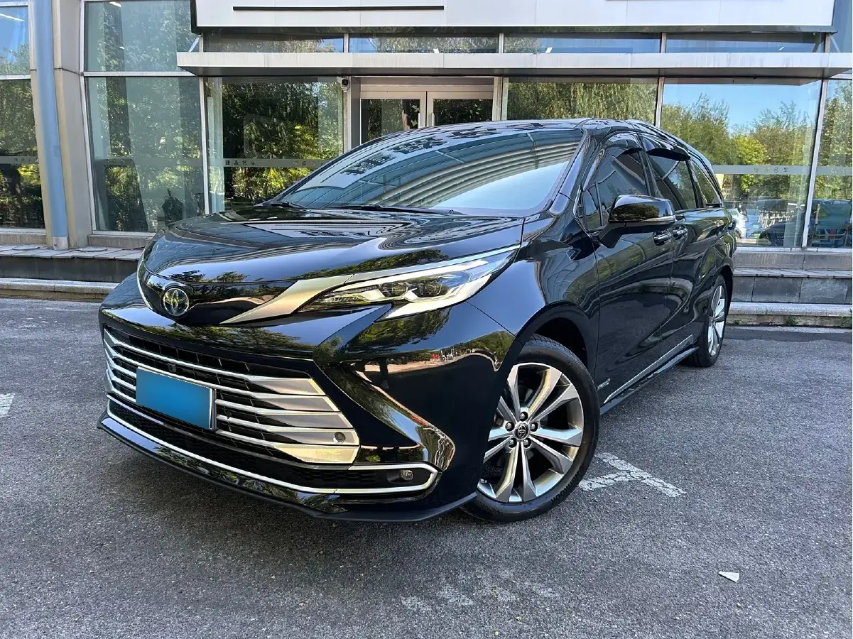 2023 Toyota Sienna 2.5L 189HP L4 E-CVT Hybrid