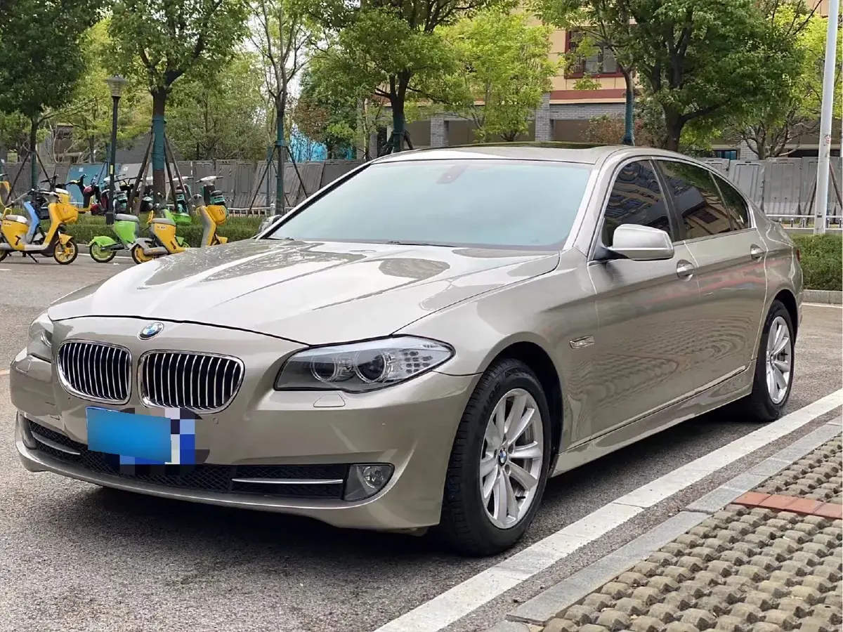 2012 BMW 5 Series 2.5L 204HP L6 8AT