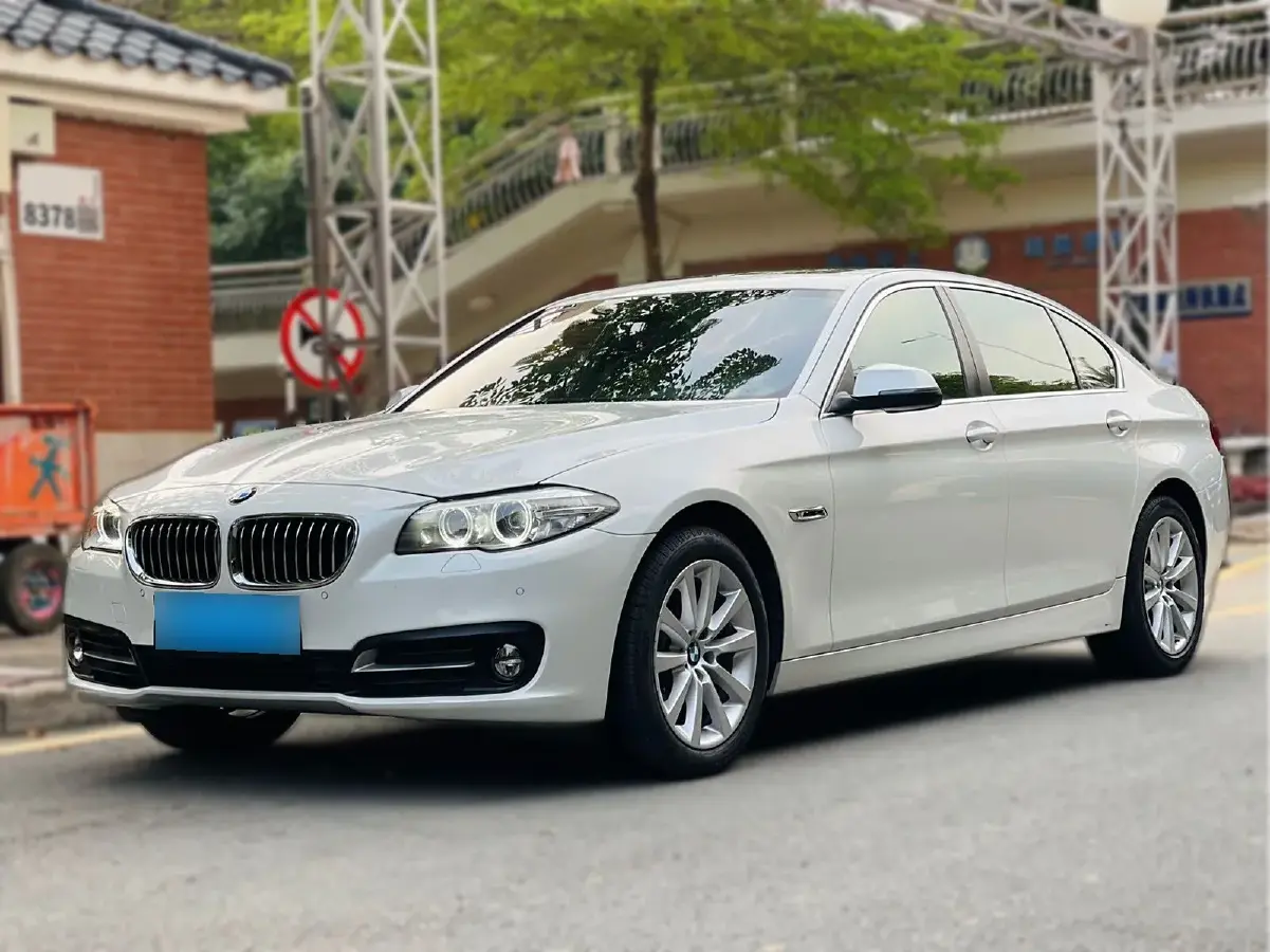 2014 BMW 5 Series 2.0T 245HP L4 8AT