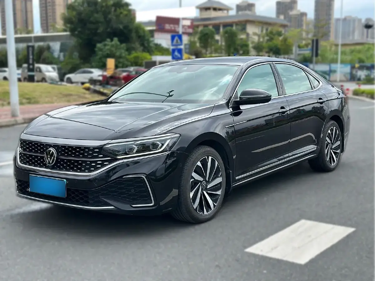 2022 Volkswagen Passat 2.0T 186HP L4 7DCT