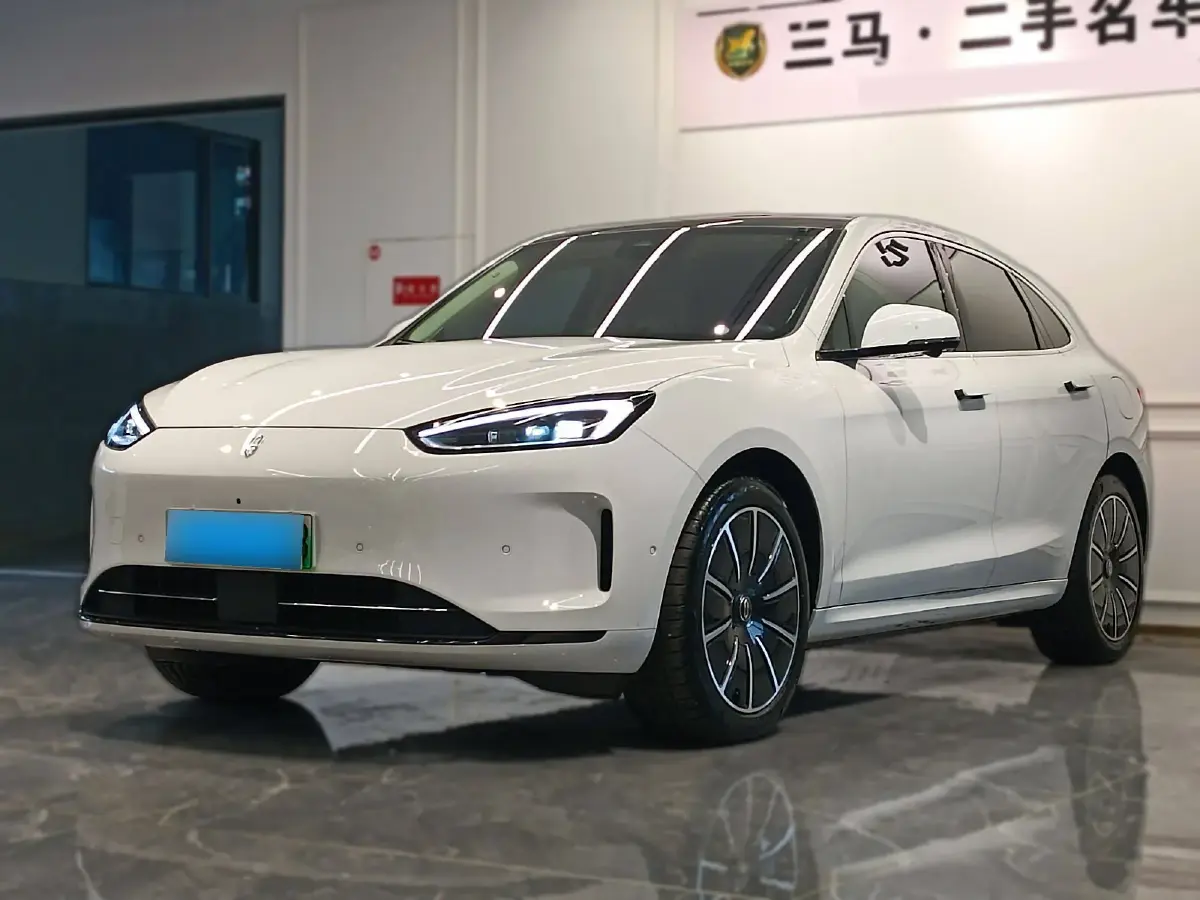 2022 HIMA M5 BEV 80KWH