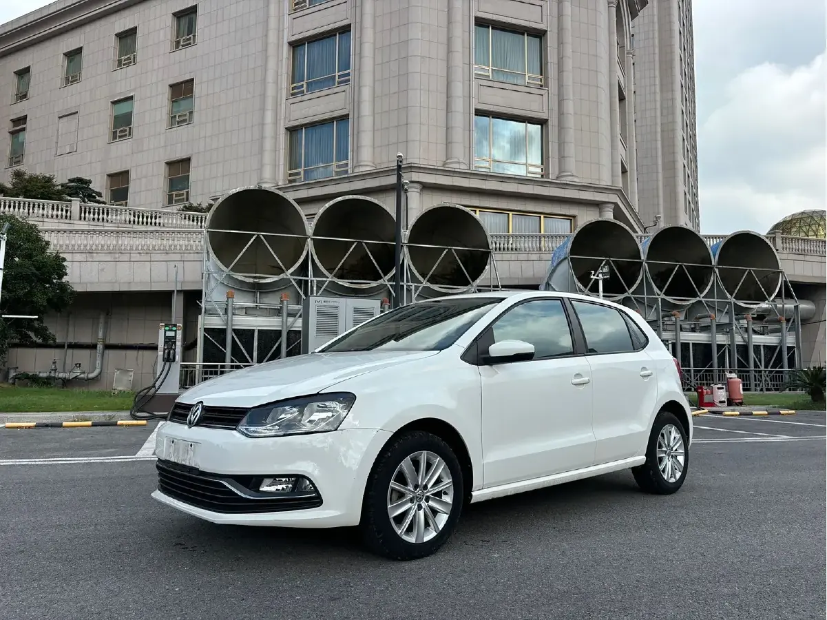 2014 Volkswagen Polo 1.4L 90HP L4 5MT