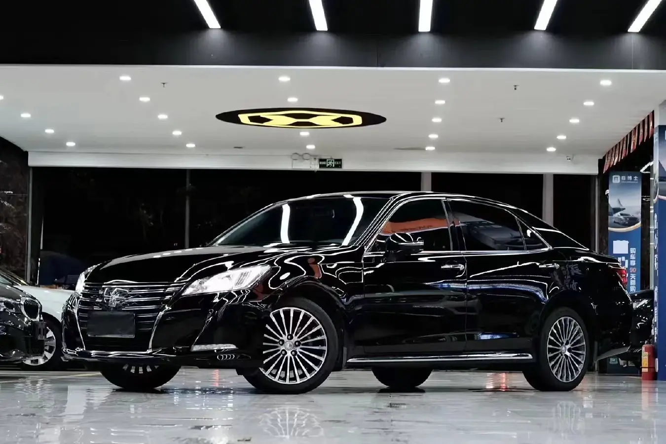 2018 Toyota Crown 2.0T 235HP L4 8AT