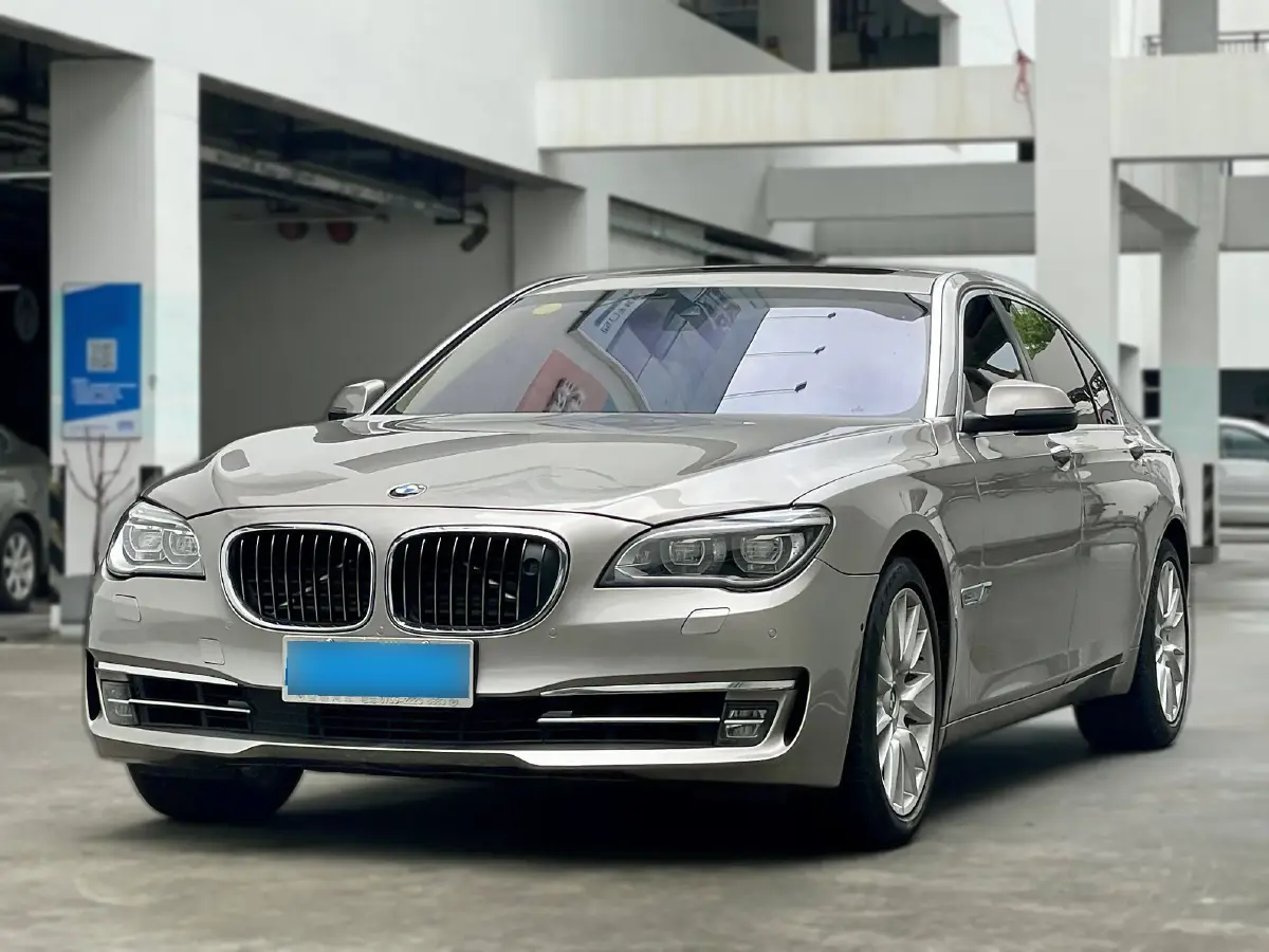 2013 BMW 7 Series 6.0T 544HP V12 8AT