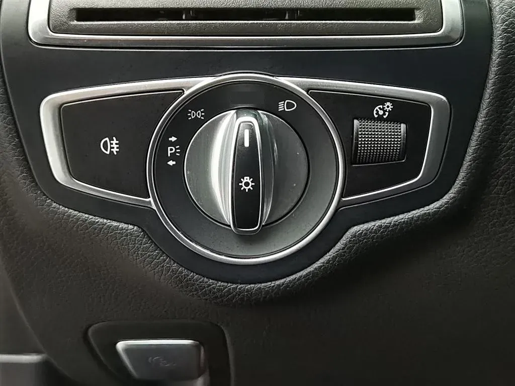 2018 Mercedes-Benz C Class 2.0T 184HP L4 9AT,autocango,china used car exporter,china ev exporter,chinese used car exporter,chinese used ev exporter