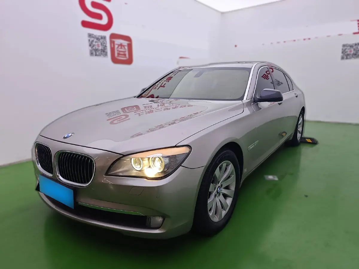 2009 BMW 7 Series 3.0T 326HP L6 6AT