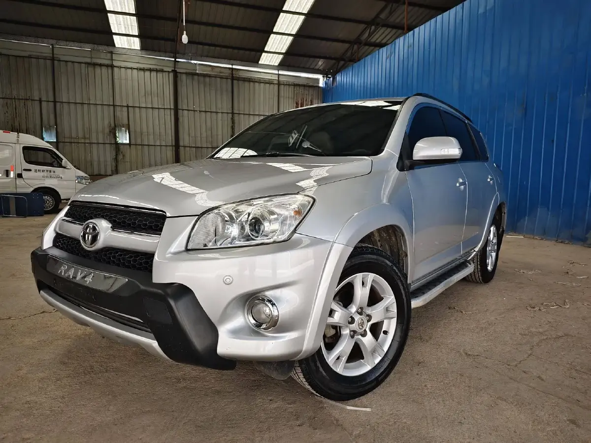 2013 Toyota RAV4 2.0L 150HP L4 4AT