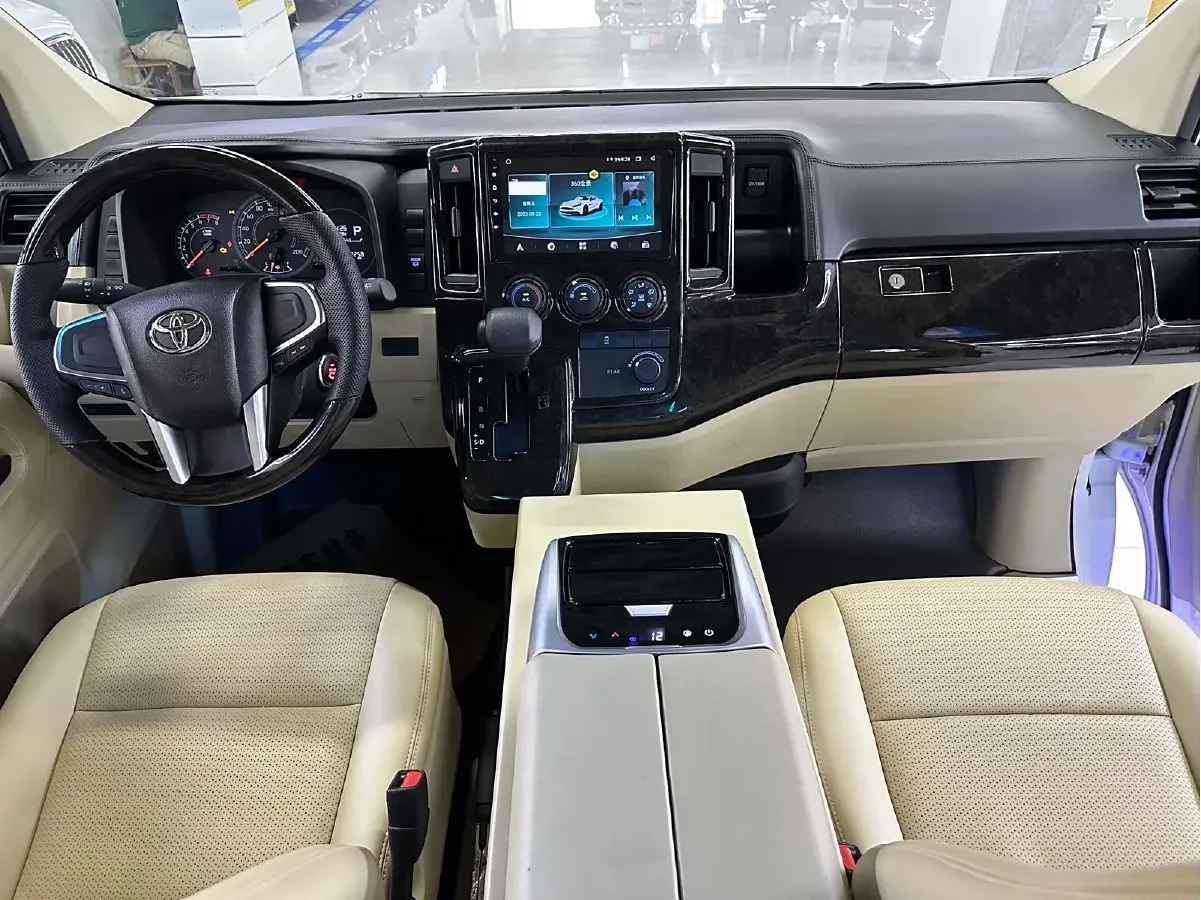 2011 Toyota Hiace 2.7L 154HP L4 4AT,autocango,china used car exporter,china ev exporter,chinese used car exporter,chinese used ev exporter